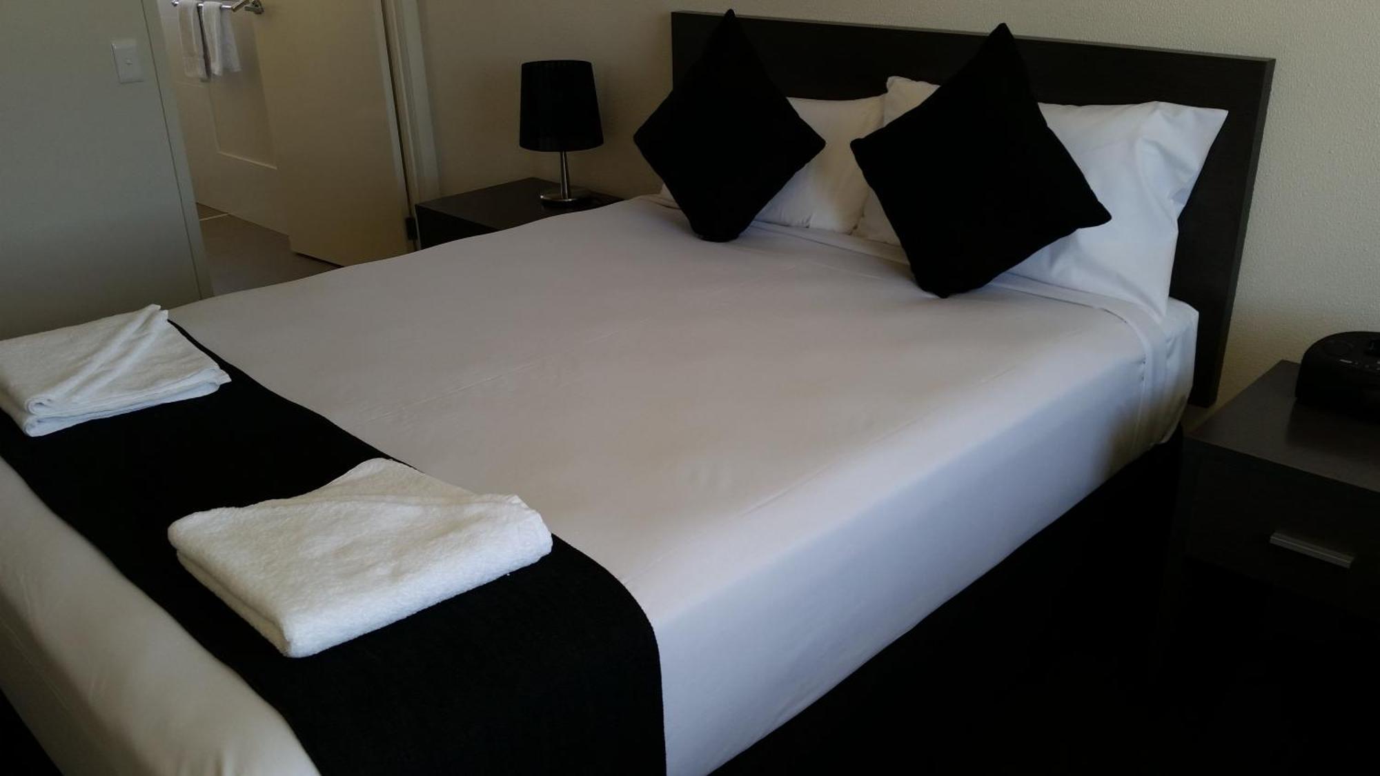 Dooleys Tavern And Motel Capella 4*