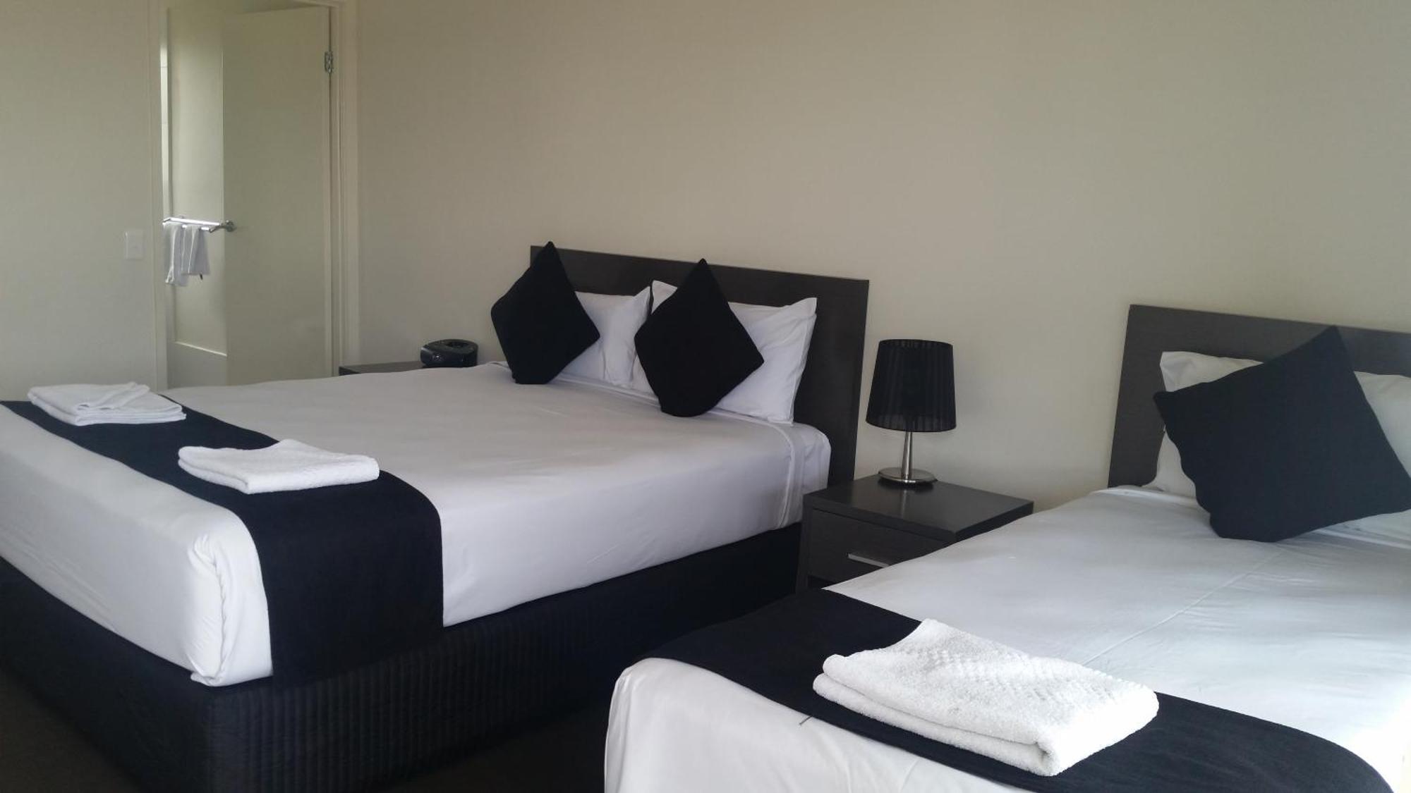 Dooleys Tavern And Motel Capella 4*