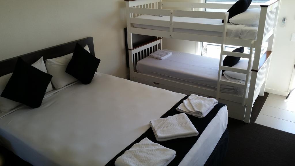 Dooleys Tavern And Motel Capella Motel 4*